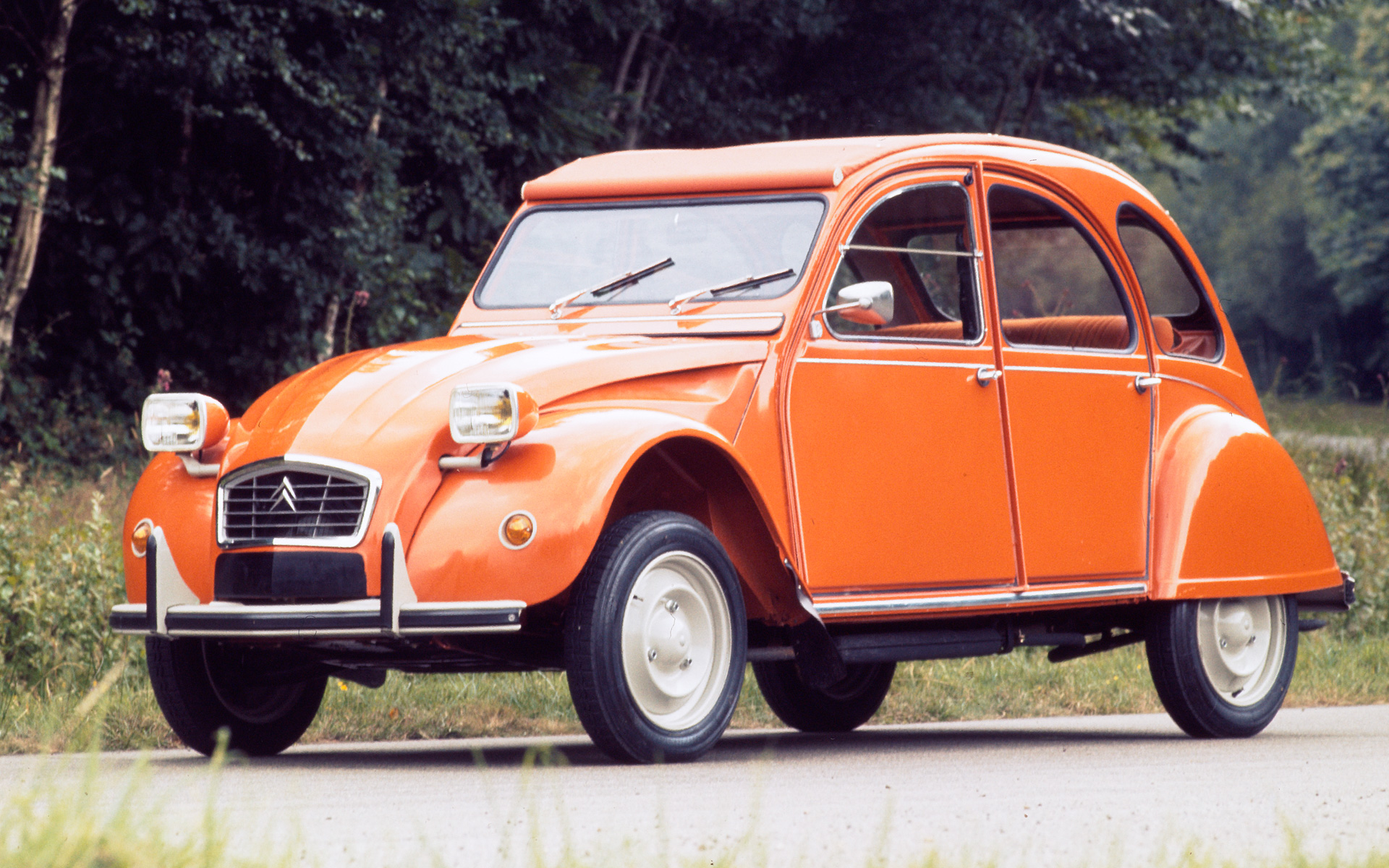 シトロエンCitroën 2CV アクセサリー カタログ　プジョー　マセラティ シトロエン、「2CV」の精神を継承する新コンセプトカーを「パリ