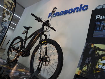 パナソニック、20kgを切る“業界最軽量”の新型電動アシスト自転車「ビビ