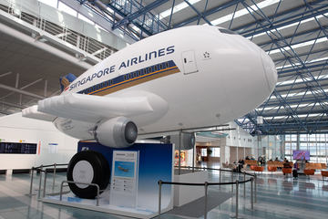 ブリヂストン、本社1階でボーイング 787用航空機タイヤを展示中 - Car